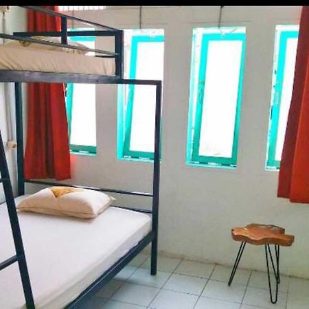Laura's Backpacker 523 Vandrarhem Yogyakarta Exteriör bild