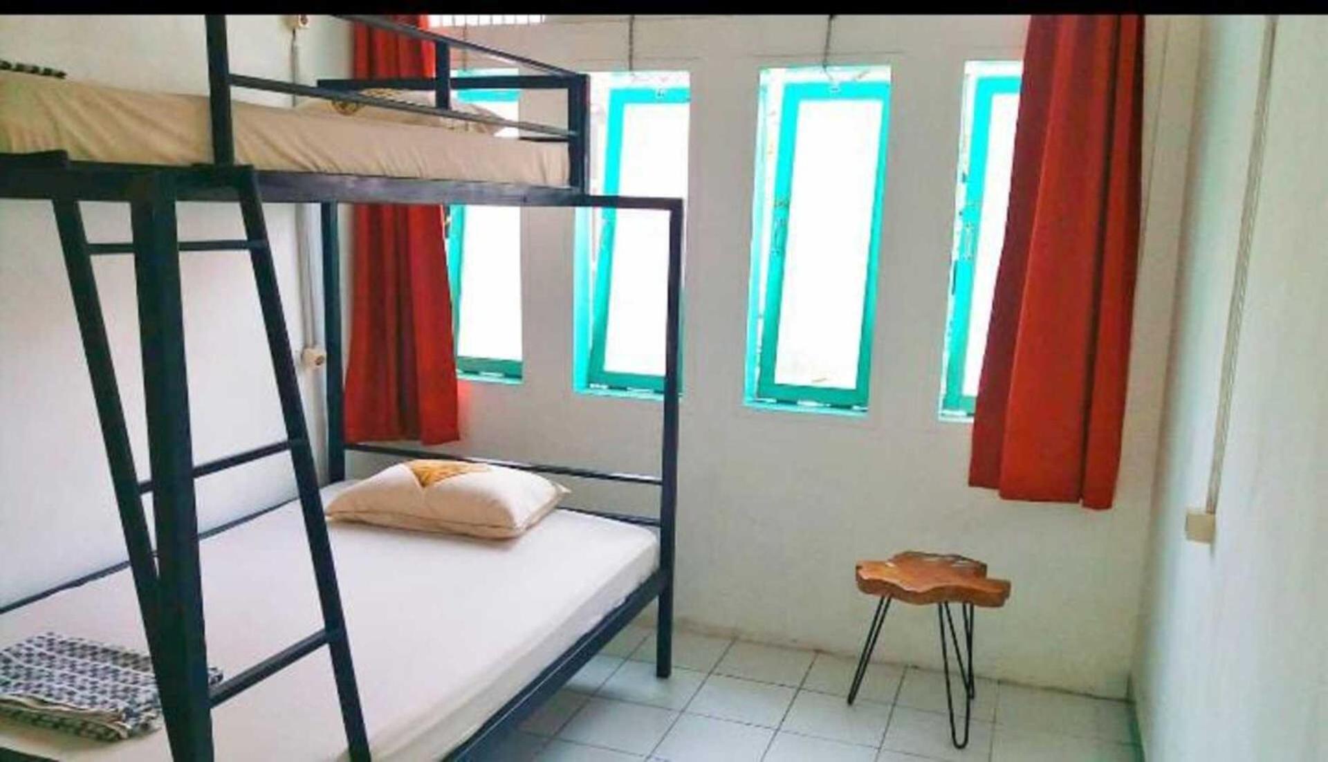 Laura's Backpacker 523 Vandrarhem Yogyakarta Exteriör bild