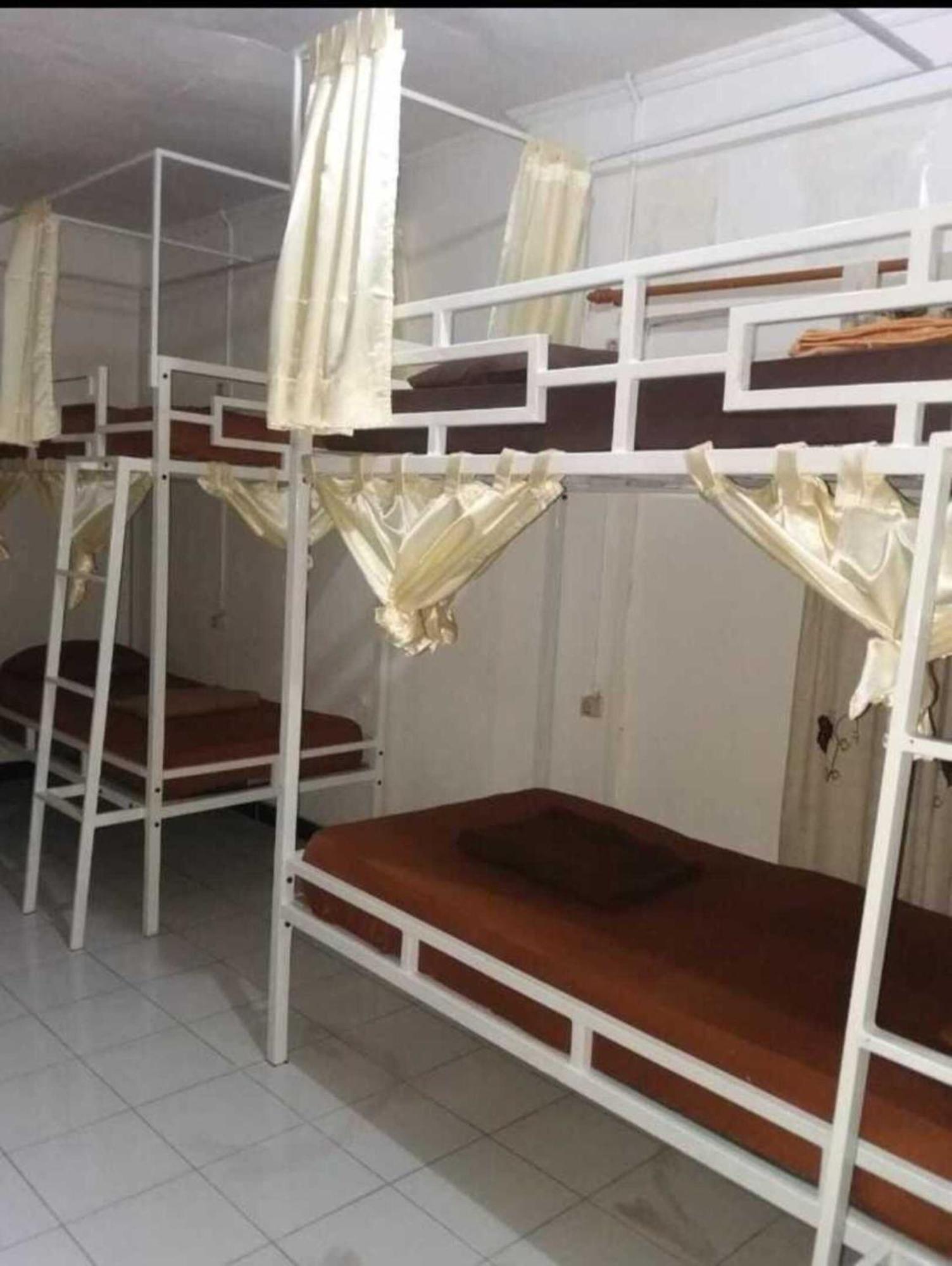 Laura's Backpacker 523 Vandrarhem Yogyakarta Exteriör bild