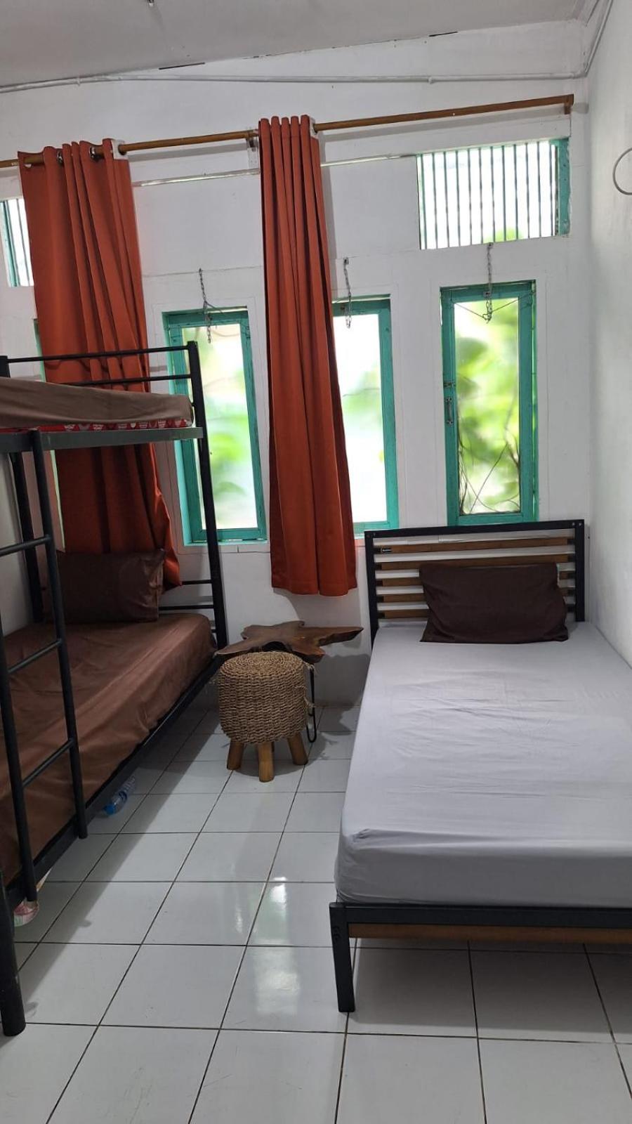 Laura's Backpacker 523 Vandrarhem Yogyakarta Exteriör bild